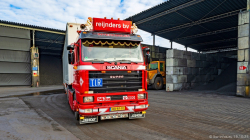 20251019-Tom-Holding-00625